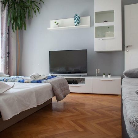 Apartments Klara Makarska Bagian luar foto