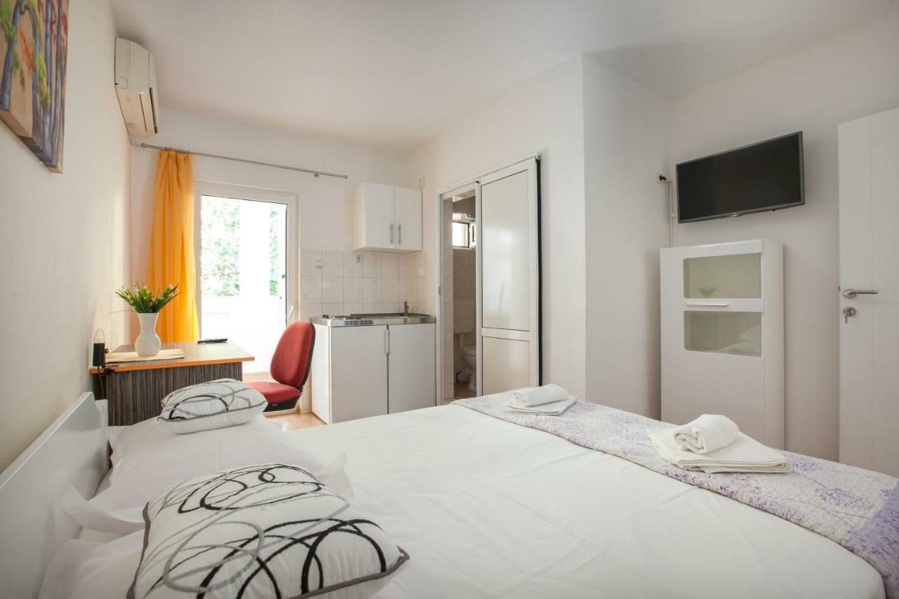 Apartments Klara Makarska Bagian luar foto