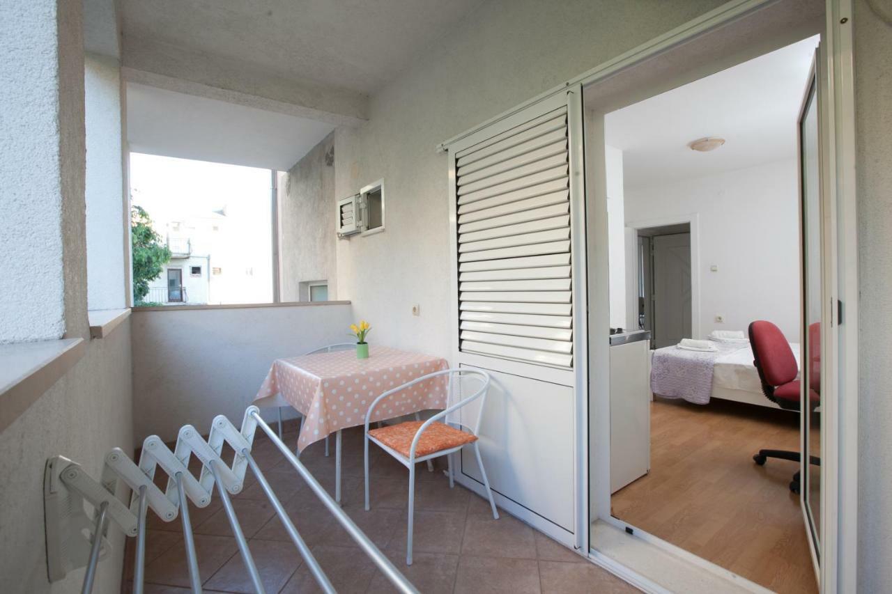 Apartments Klara Makarska Bagian luar foto