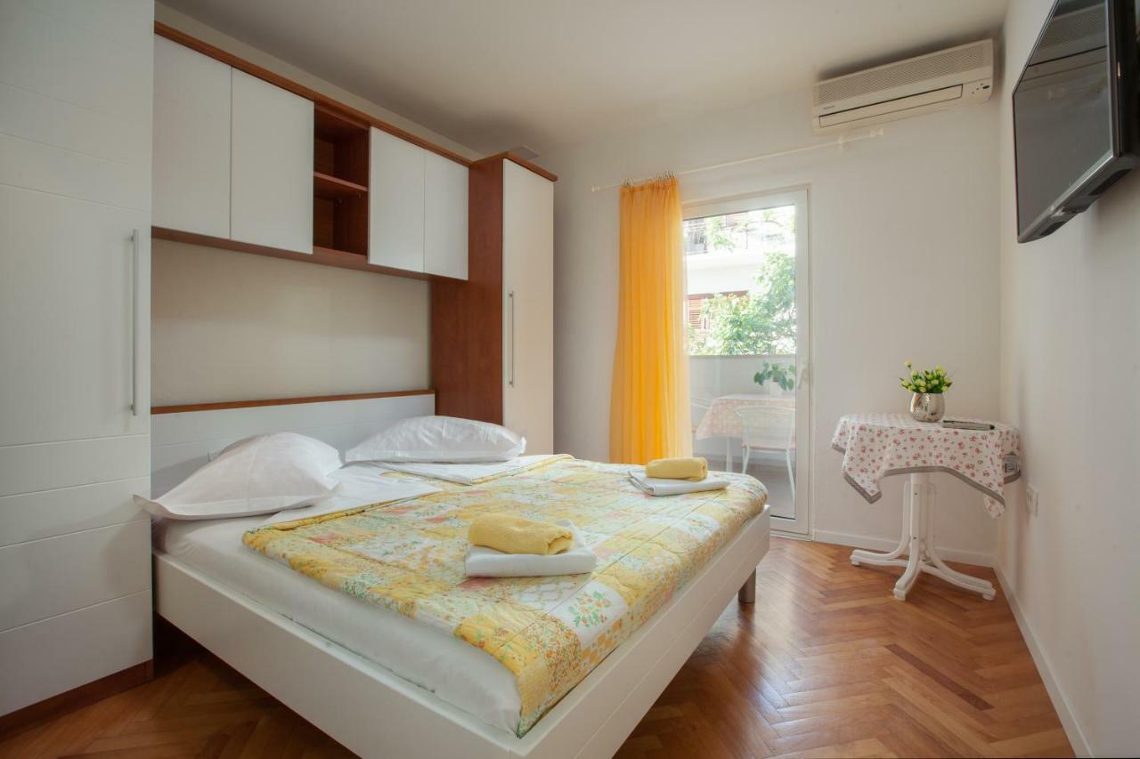 Apartments Klara Makarska Bagian luar foto