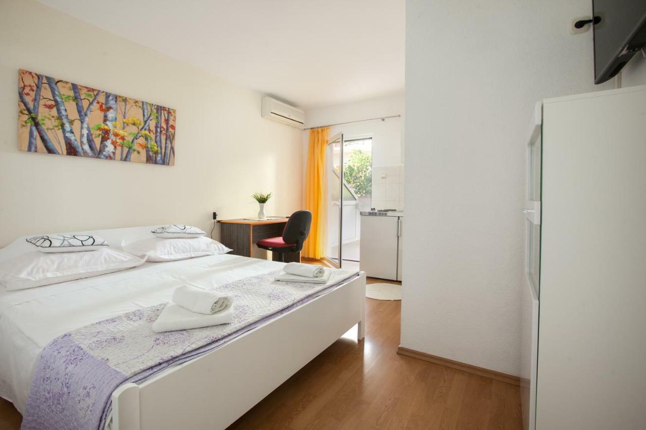 Apartments Klara Makarska Bagian luar foto