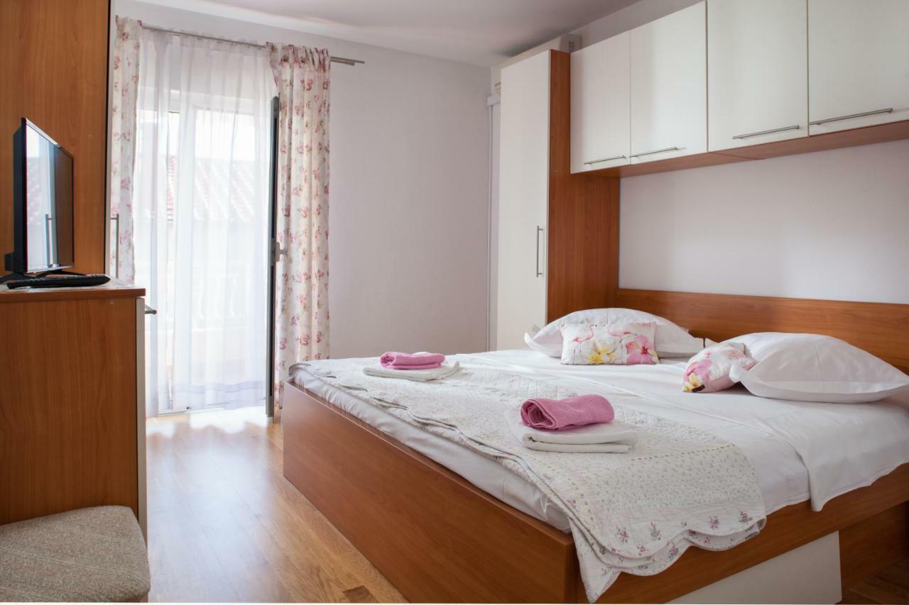 Apartments Klara Makarska Bagian luar foto