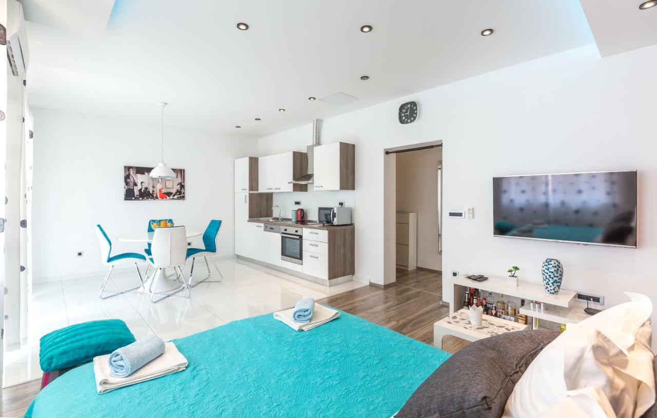 Apartments Klara Makarska Bagian luar foto